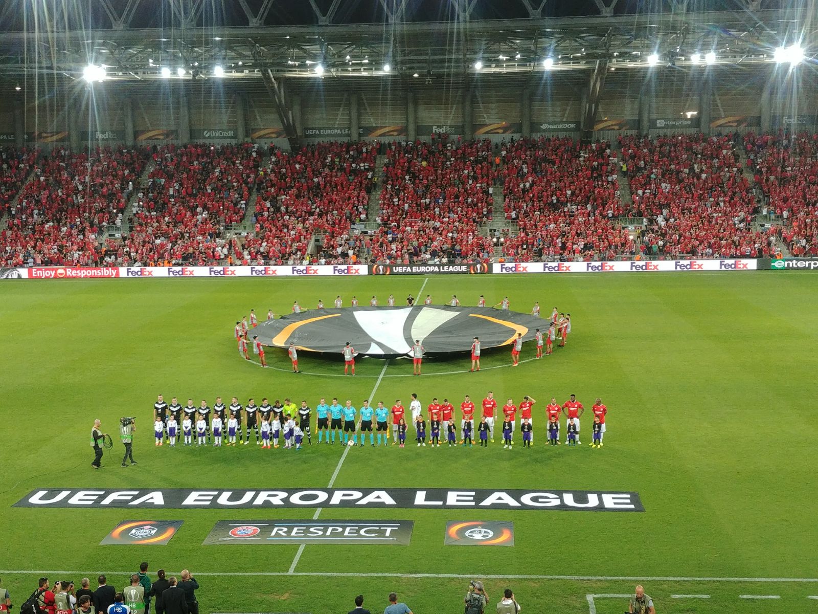 הפועל באר שבע ולוגאנו משוייץ בטקס הפתיחה של הליגה האירופית. כבוד 